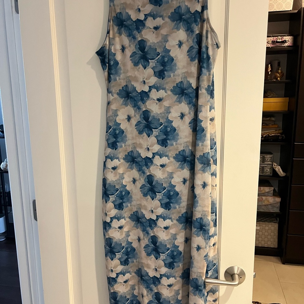 bebe Blue and White Floral Midi Dress